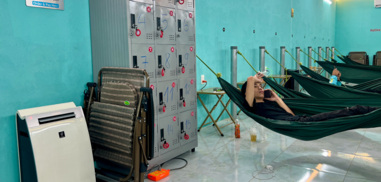 Trạm sạc xe điện 'chill' nhất TP.HCM: Có sân bóng, máy lạnh, lọc không khí