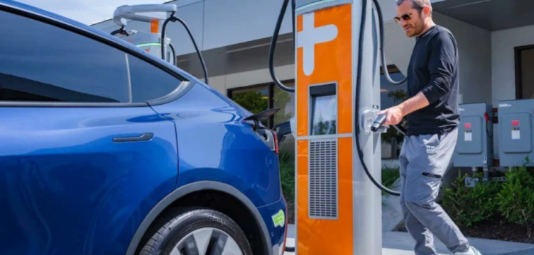 Mỹ sắp có sạc siêu nhanh, nhưng không có xe điện tương thích