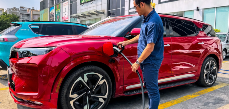 Cấp bách tăng tốc trạm sạc xe điện