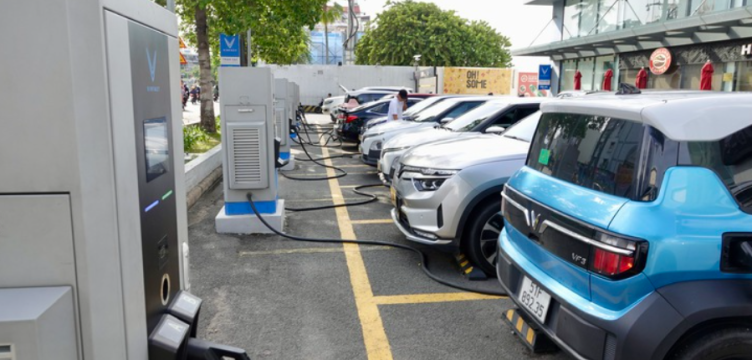 19 bến bãi tại TP.HCM sẽ có trụ sạc xe điện