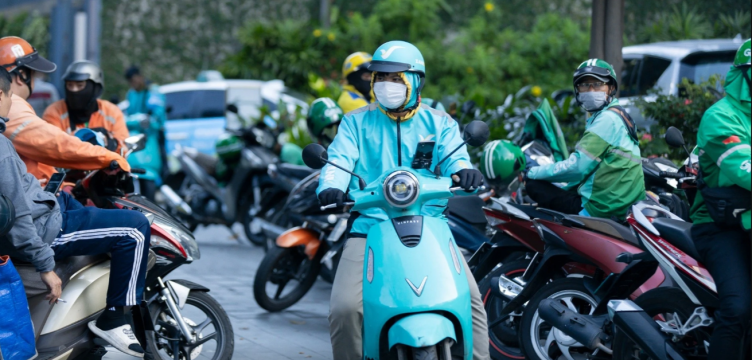 Cấm xe máy xăng chạy dịch vụ tại Hà Nội - Grab, Be sẽ thế nào?