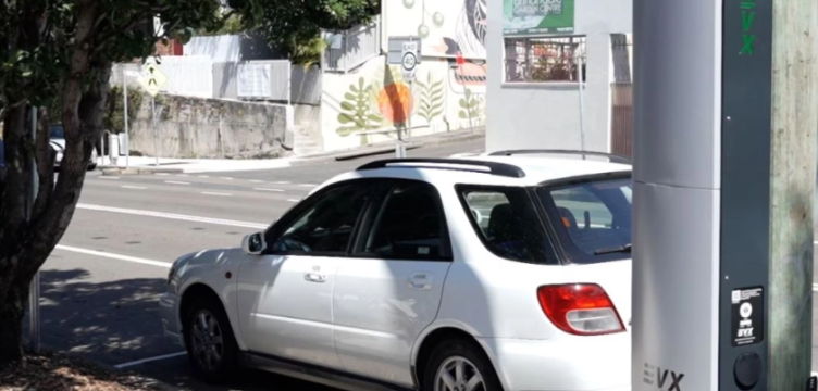 Thế giới phát triển trạm sạc xe điện ra sao?