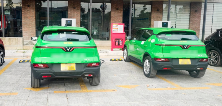 Những kiểu chiếm chỗ sạc xe điện của tài xế Việt