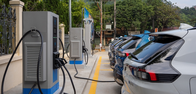 Quy định mới trạm dừng nghỉ phải có trụ sạc xe điện