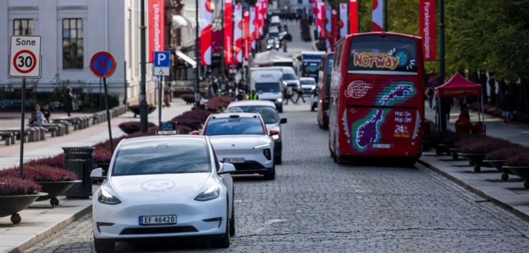 Vì sao người dân Na Uy chuộng xe điện hơn xe xăng?
