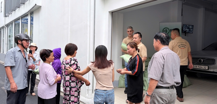 EVIA Trao Tặng Hơn 100 Suất Quà Tết: Lan Tỏa Yêu Thương, Sẻ Chia Ấm Áp Xuân Bính Ngọ 2026