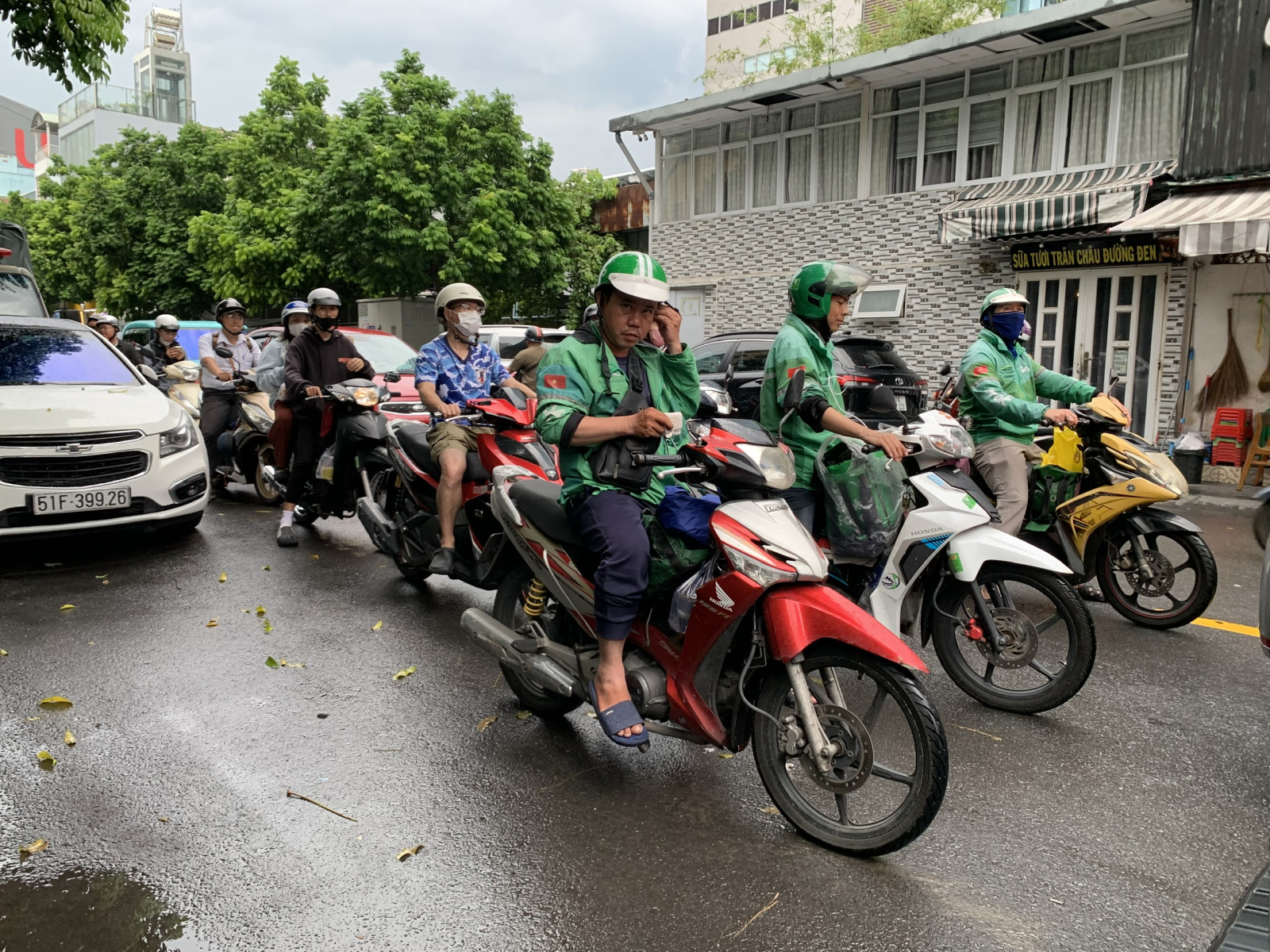 TP.HCM sẽ giải quyết thách thức hạ tầng trạm sạc pin cho xe điện thế nào?