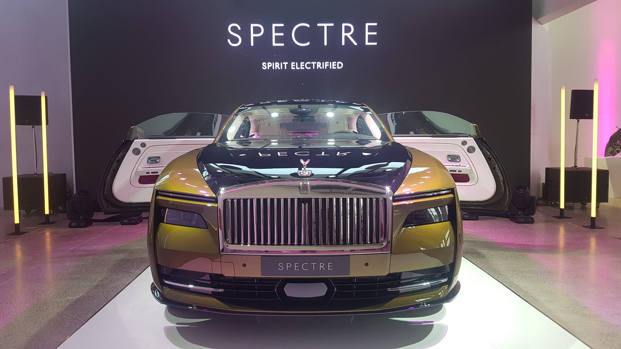 3 mẫu ô tô điện giá bán cao nhất Việt Nam