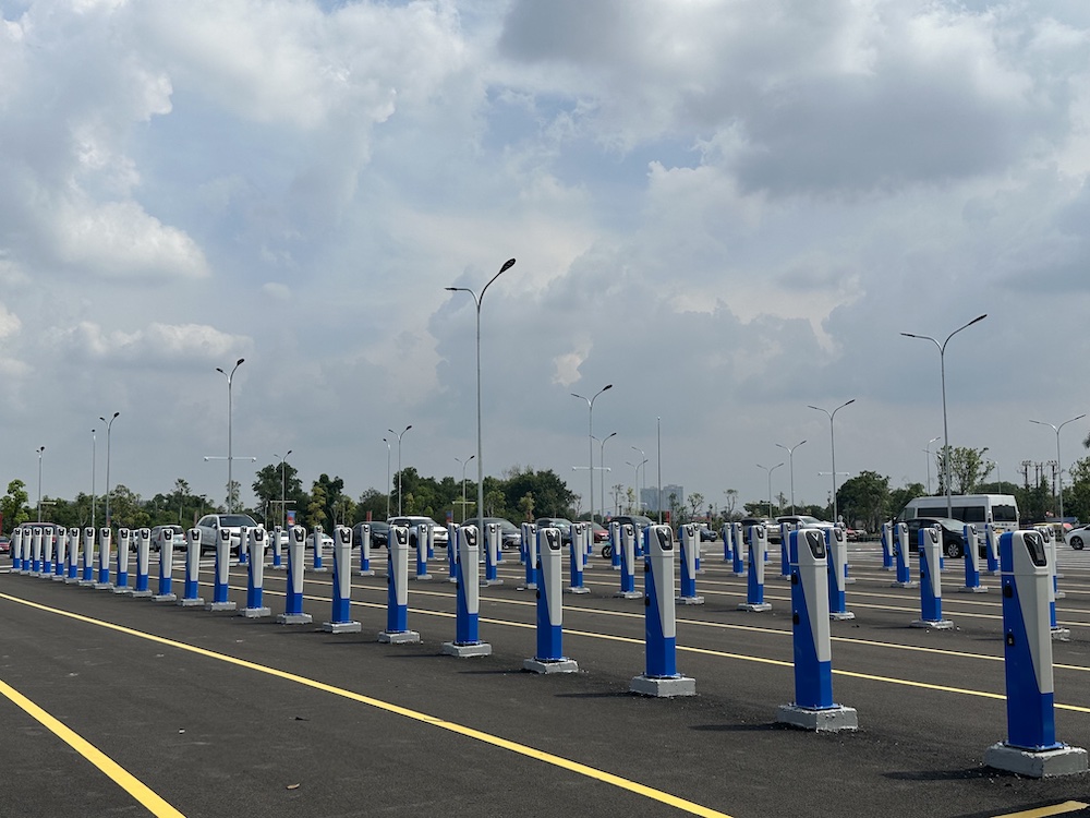 V-Green đưa vào vận hành trạm sạc xe điện lớn nhất cả nước