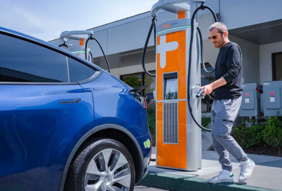 Mỹ sắp có sạc siêu nhanh, nhưng không có xe điện tương thích