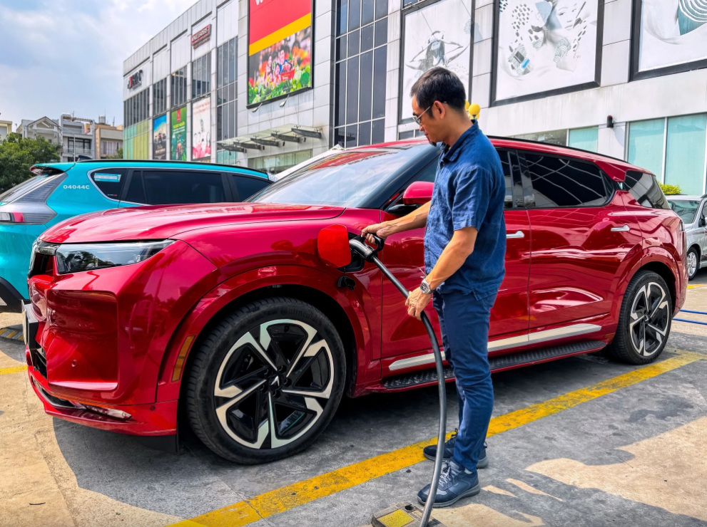 Cấp bách tăng tốc trạm sạc xe điện