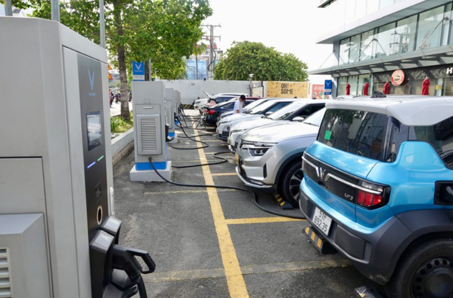 19 bến bãi tại TP.HCM sẽ có trụ sạc xe điện