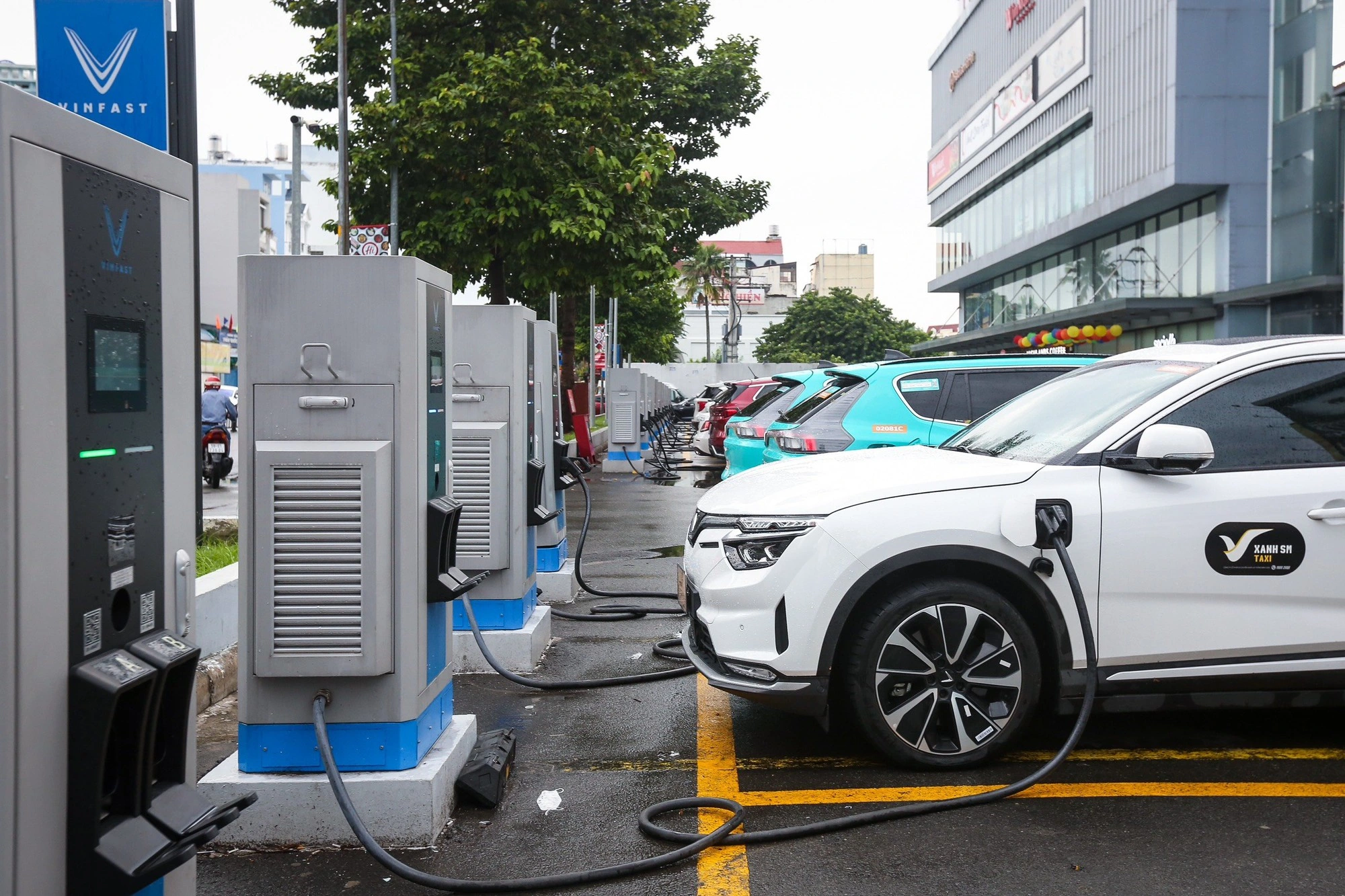 Cấp bách tăng tốc trạm sạc xe điện