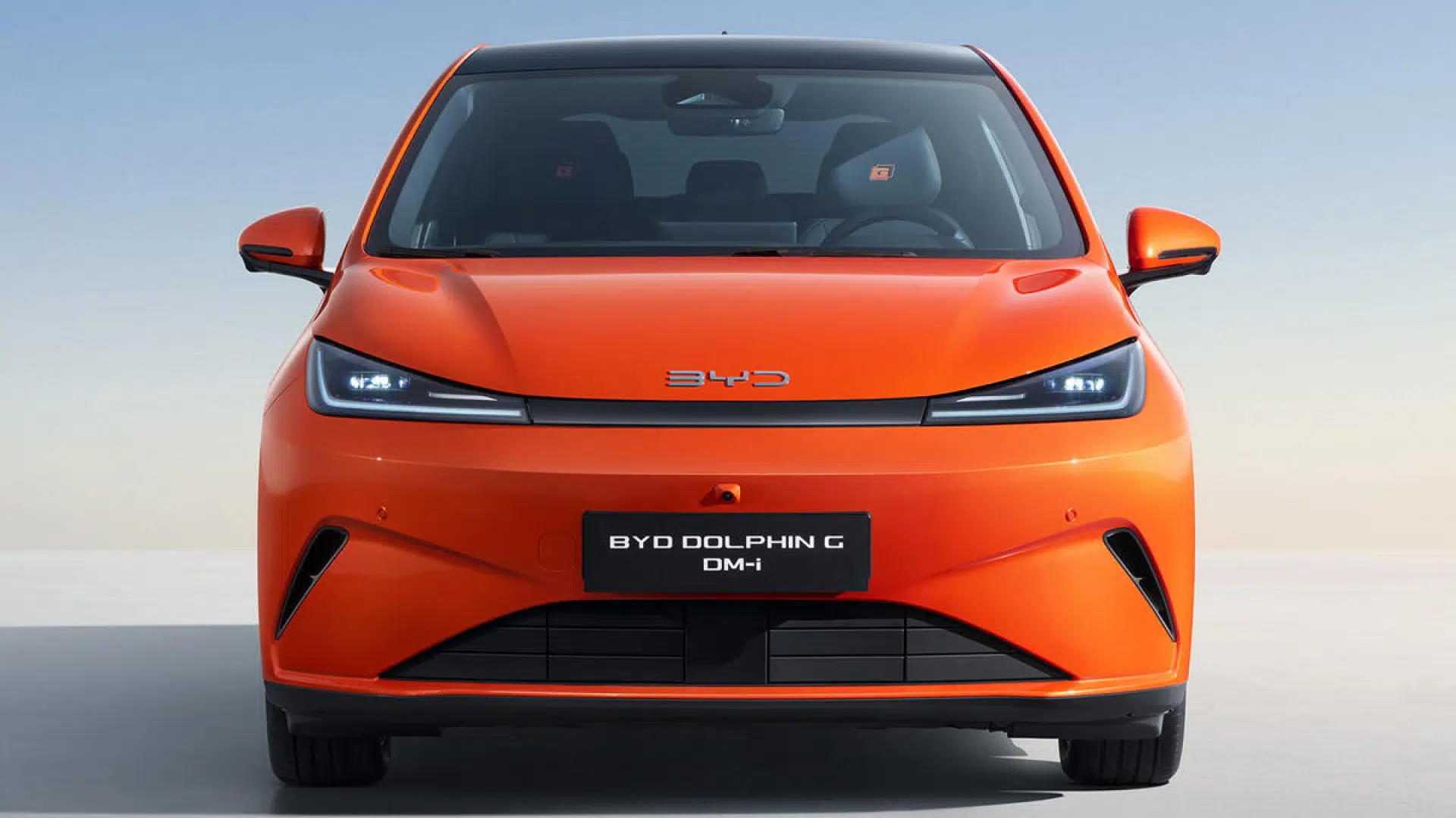BYD Dolphin vừa ra mắt Việt Nam nay có thêm bản hybrid, sạc đầy đi được 1.000 km, khách Việt muốn mua phải chờ khá lâu.
