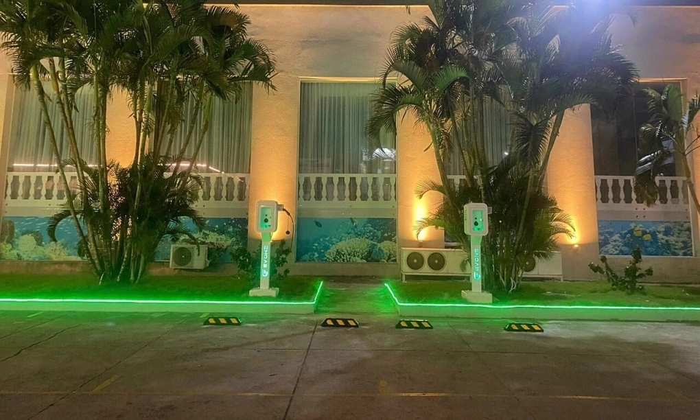 Nhà hàng, khách sạn lắp trạm sạc xe điện để hút khách