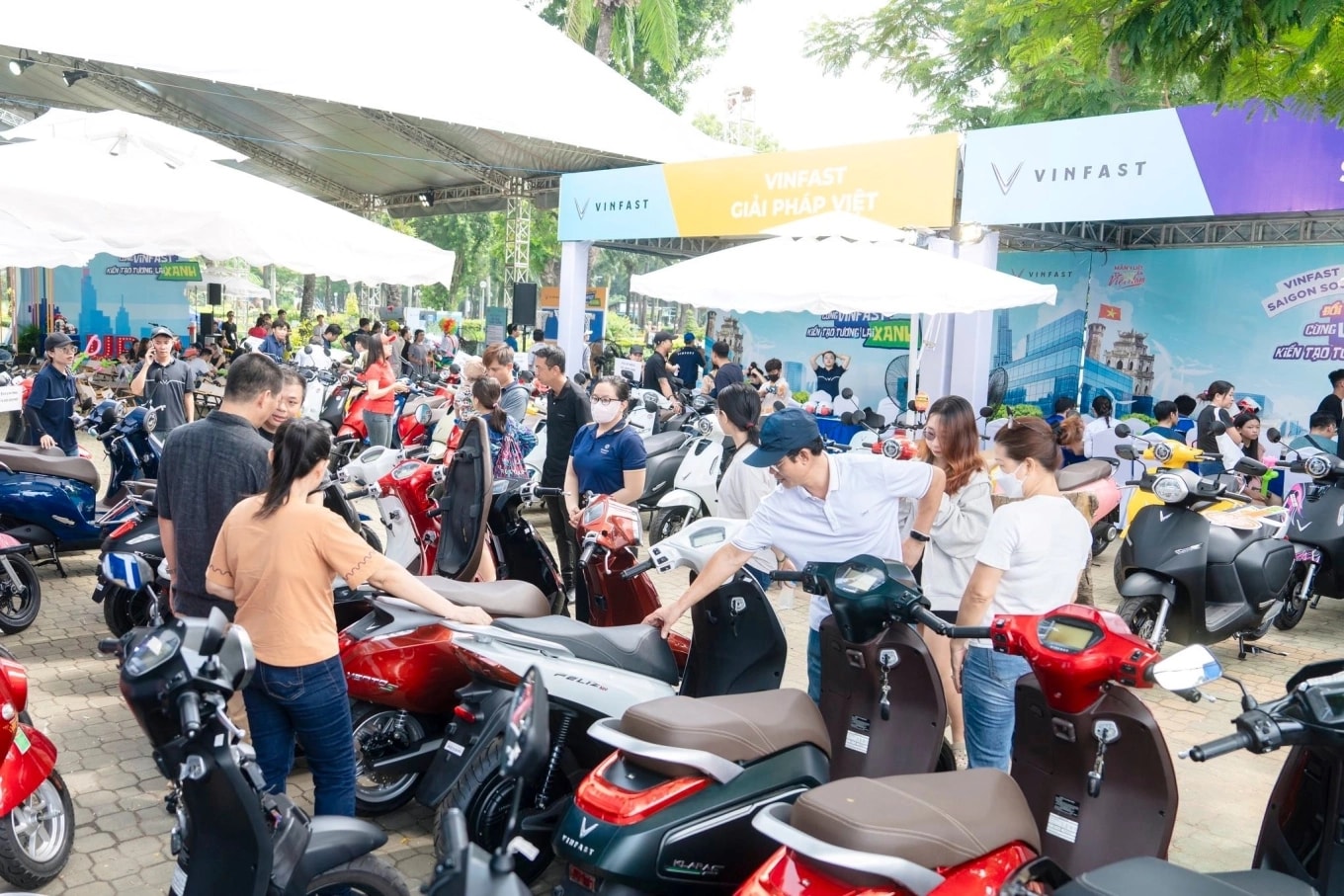 Chuyển từ xe máy xăng sang xe máy điện, người dùng cần lưu ý gì?