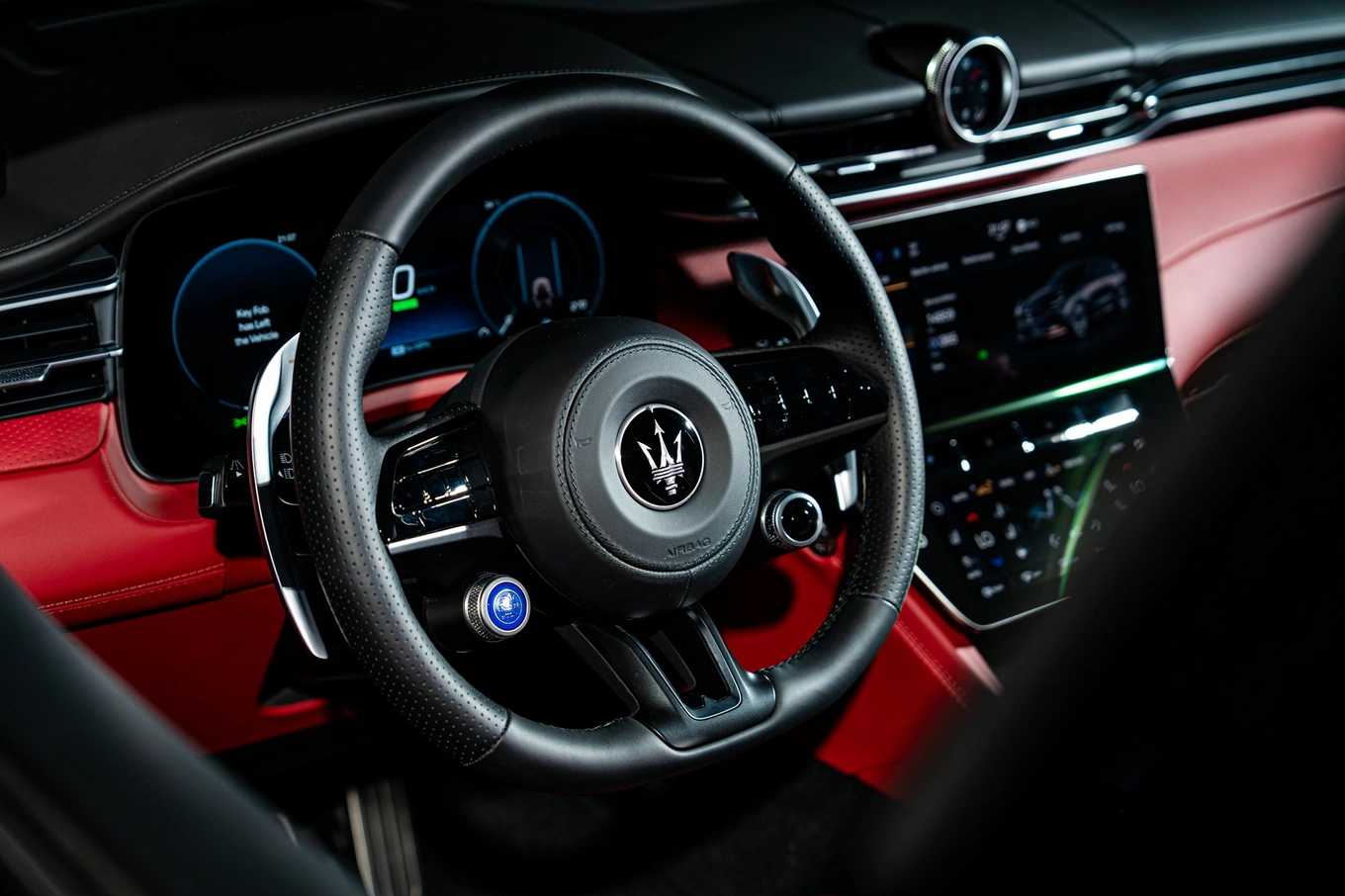 Khách Việt có thêm hai lựa chọn xe điện cao cấp, giá từ 5,5 tỷ đồng