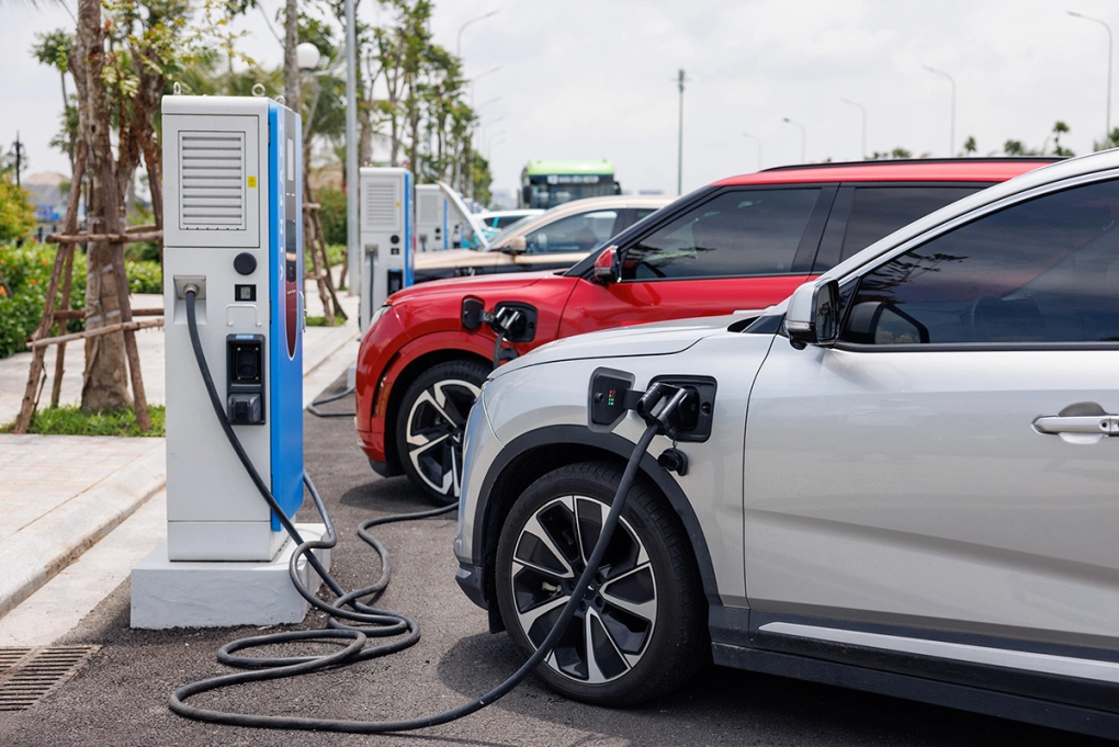 Trạm sạc lớn nhất cả nước tại Trung tâm triển lãm Việt Nam