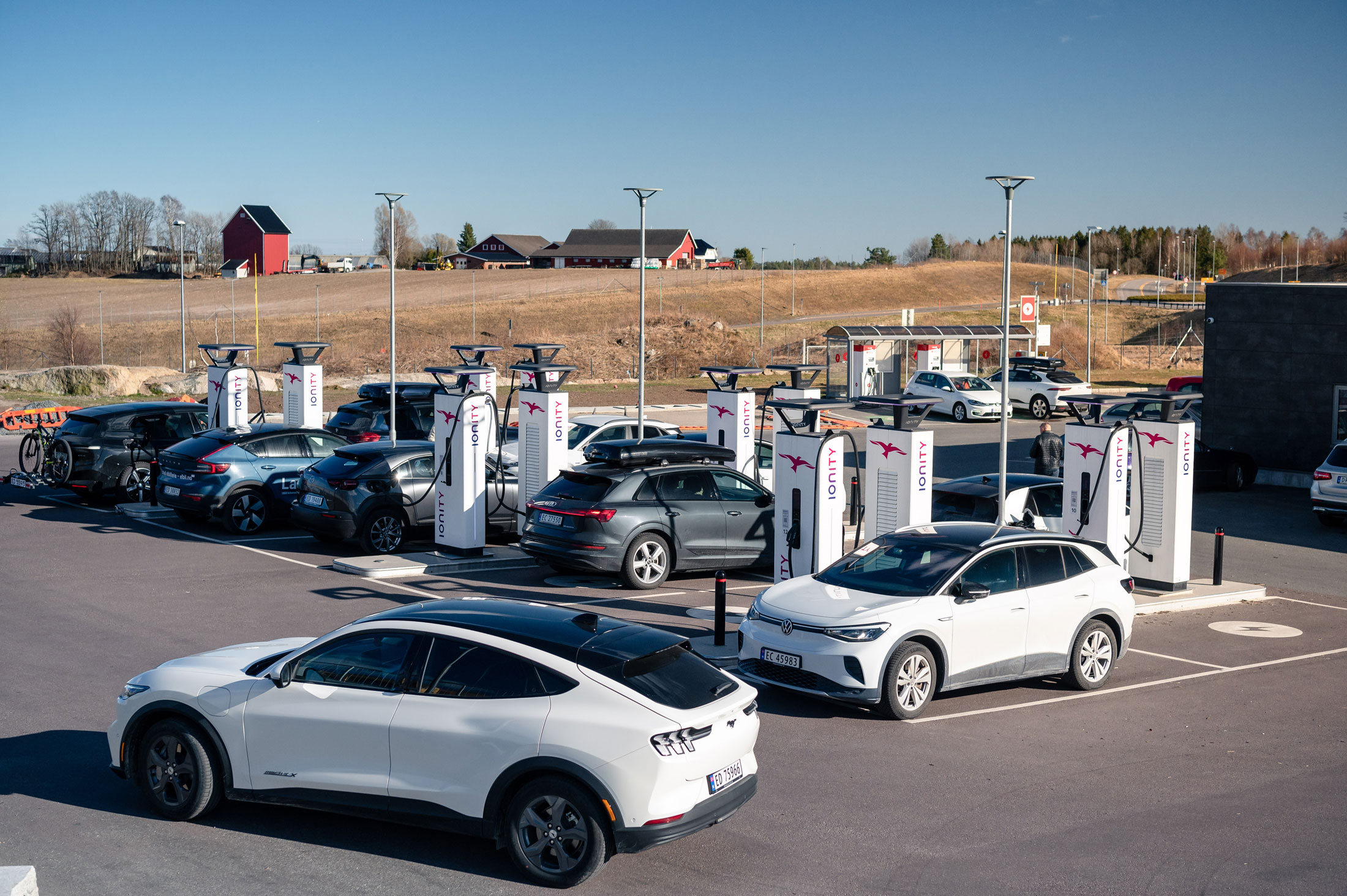 Vì sao người dân Na Uy chuộng xe điện hơn xe xăng?